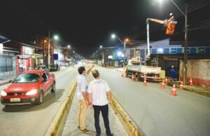 Braide acompanha instalação de iluminação de LED no bairro São Raimundo
