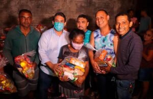 Ação de Osmar Filho distribui alimentos no bairro Vila Palmeira