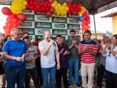 Othelino Neto participa da inauguração de escola em Pedro do Rosário