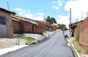 Fernando Pessoa leva asfalto para bairro Vila Mata