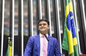 Rubens Júnior anuncia saída do PC do B