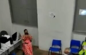 Vídeo: Paulo Marinho ‘perde a cabeça’ e quebra equipamento de TV na Prefeitura de Caxias