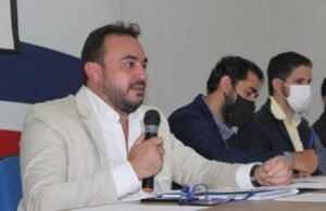 Vídeo: Em Caxias, vereador diz que “rasga no dente” quem falar mal de primeira-dama