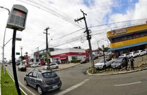 SMTT implanta barreira eletrônica em trecho da Avenida dos Holandeses