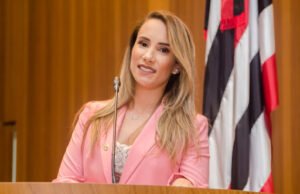 Deputada Thaiza recebe alta hospitalar