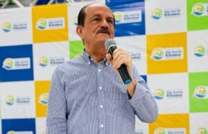 Dr. Julinho antecipa primeira parcela do 13° salário dos servidores em São José de Ribamar