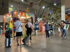 Passageiros são recepcionados com atrações juninas no Aeroporto de São Luís