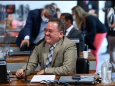 Roberto Rocha participa de entrega títulos de terras do Incra em Bacabal nesta quinta