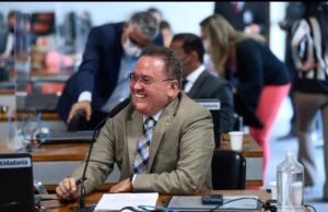 Roberto Rocha participa de entrega títulos de terras do Incra em Bacabal nesta quinta