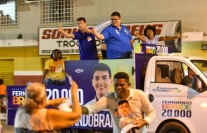 Em carreata pelo Cohatrac, Fernando Braide recebe apoio dos moradores do bairro