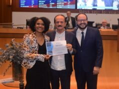 Prefeito Dr. Julinho é homenageado em solenidade dos 60 anos da Regulamentação da Psicologia