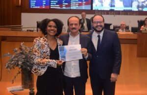 Prefeito Dr. Julinho é homenageado em solenidade dos 60 anos da Regulamentação da Psicologia