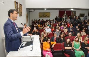 Braide sanciona lei que garante repasse financeiro à Academia Maranhense de Letras