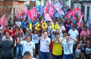 Osmar Filho faz caminhada com Márcio Honaiser e Raimundo Penha