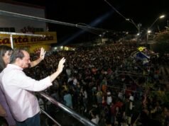 Ribamar celebra 70 anos com fogos de artifício e show de Mara Pavanelly em trio elétrico