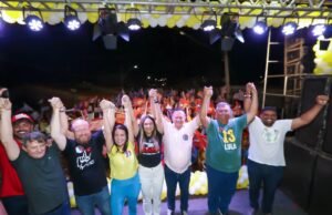 Carreata liderada por Ana Paula Lobato fortalece candidaturas de Othelino e Flávia Alves em Pinheiro