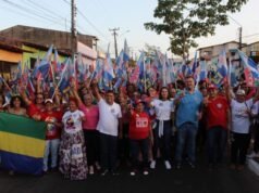 Paula Azevedo reúne multidão em caminhada Mulheres com Lula