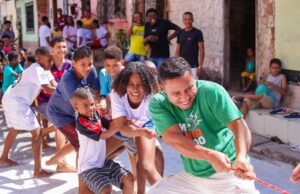 Nas comunidades de São Luís, Penha festeja Dia das Crianças