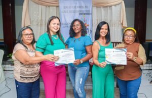 Gestão Paula Azevedo entrega prêmio de reconhecimento a gestores escolares