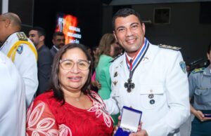 Prefeita Paula Azevedo recebe medalha de honra da Polícia Militar do Maranhão
