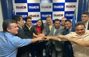 Ivo Rezende recebe representantes dos vice-prefeitos e dos vereadores em reunião na Famem