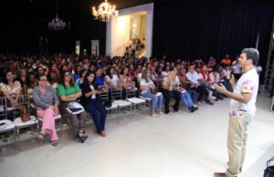 Braide anuncia reajuste de 15% para professores da rede municipal