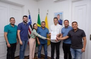 Braide entrega à Câmara de Vereadores PL que reajusta em 15% salário dos professores