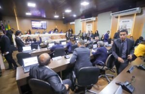 Braide cumprimenta vereadores por aprovação do orçamento