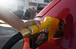 Petrobras anuncia aumento de 7,5% da gasolina para distribuidoras