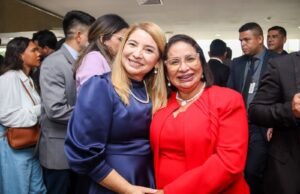 Prefeita Paula Azevedo prestigia posse dos deputados e deputadas na Alema