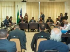 CCJ aprova parecer favorável a pedidos de licença do governador e do vice para o ano de 2023