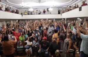 Em assembleia do Sinproesemma, professores do Estado decidem deflagrar greve