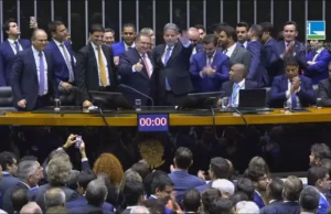 Com votação recorde, Lira é reeleito presidente da Câmara