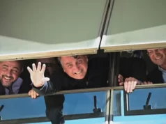 Bolsonaro chega ao Brasil após passar três meses nos Estados Unidos