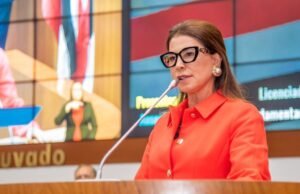 Abigail Cunha pede desculpas e cita sororidade em discurso na Assembleia