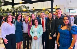 Prefeita Paula Azevedo prestigia posse de novos secretários