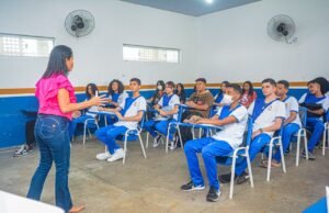 Professores de Paço do Lumiar ganham reajuste salarial de 15% na gestão de Paula Azevedo