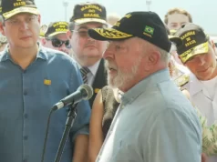 Com pneumonia leve, Lula adia embarque para a China