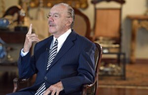 Sarney completa 93 anos com festa em Brasília nesta segunda
