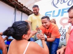 Penha e Paulo Victor entregam pescados em São Luís