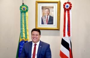 Felipe Camarão toma posse como governador interino