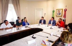 Camarão reúne-se com Sinproesemma e reafirma acordos com professores