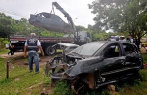 Prefeitura recolhe veículos e sucatas abandonados nas ruas de São Luís