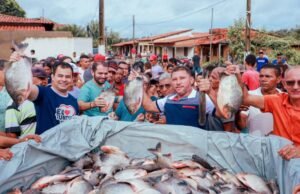 Fernando Pessoa mantém tradição da distribuição de peixes