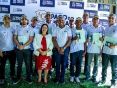 Paula Azevedo entrega certificado a novos marinheiros luminenses