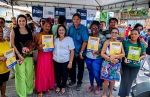 Paula Azevedo entrega 139 títulos de propriedade de terra às comunidades do Alto Paranã I e II