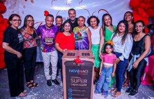 Paula Azevedo homenageia mães de Paço do Lumiar com grande festa na Praça da Família