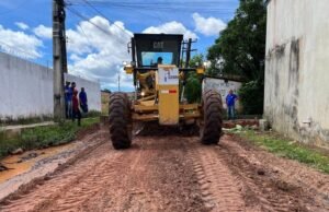 Prefeitura de Paço do Lumiar melhora trafegabilidade na Estrada do Cajueiro