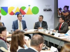 Felipe Camarão participa de reunião com o ministro Camilo Santana