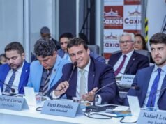 Glalbert Cutrim homenageia ex-deputados em Caxias